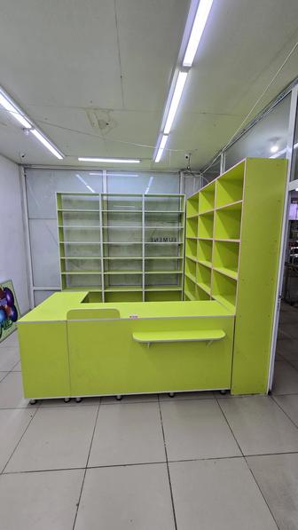 Торговые стеллажи и касса