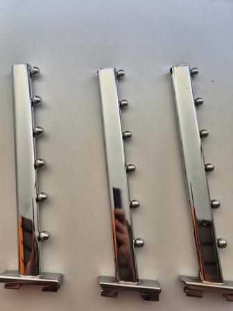 Рильс настенный для магазина одежды