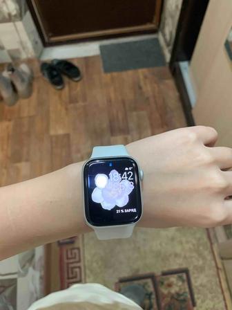 Apple Watch 4, 44 мм.