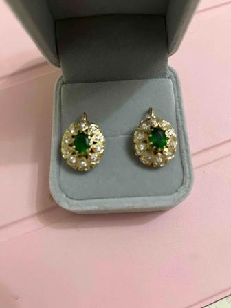 Продам золотые серьги