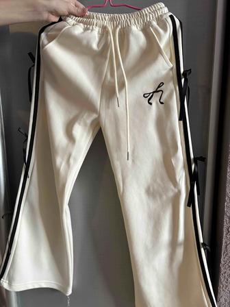 Костюм для девочки.Состояние отличное, носили пару раз. Размер 150