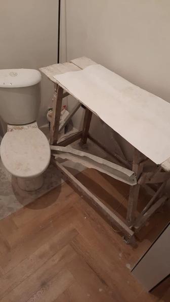 Строительный унитаз и козел