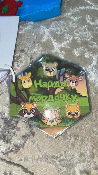 Детская книжка на липучках