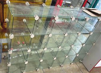 Продается стеклянная конфетница-витрина, модульная, в хорошем состоянии.