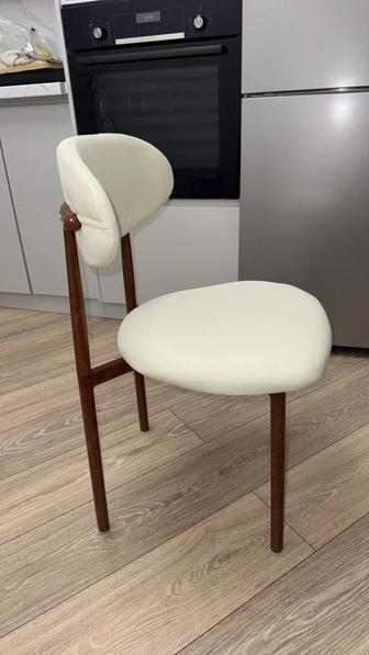 Продаются 4 новых стулья