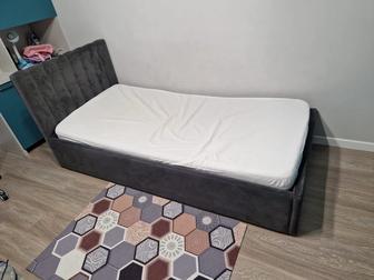 Продам кровать с матрасом