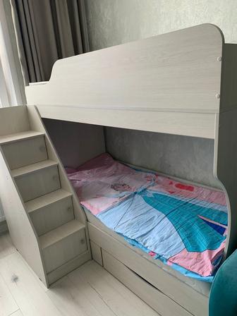 Продам двухъярусную кровать