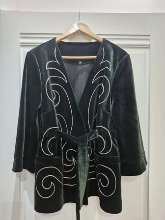 Жакет с национальным орнаментом