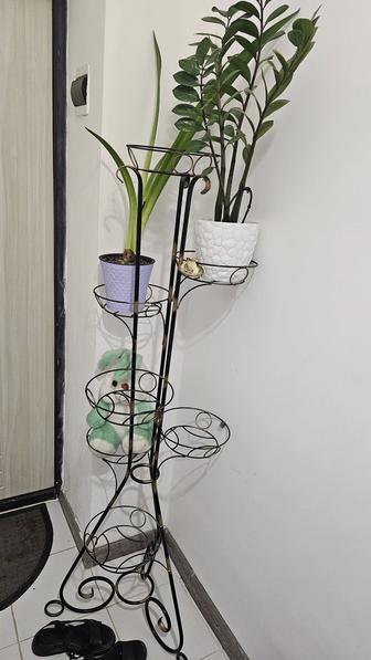 Поставка для цветов с горшками