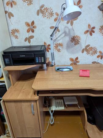 Продам компьютерный стол