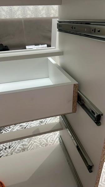Плотник, помочь собрать до ума комод