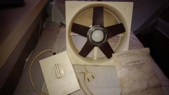 Продам ВЕНТИЛЯТОР оконный приточно-вытяжной двухскоростной СССР.