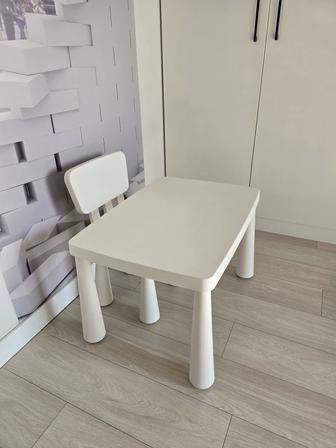 Продам детский стол со стулом