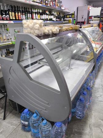 Продам холодильную витрину