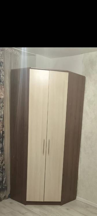 Продам шкаф и тумбочки