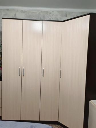 Спальный гарнитур шкаф, кровать с матрасом, комод