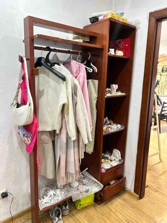 Продам вешалку с полками