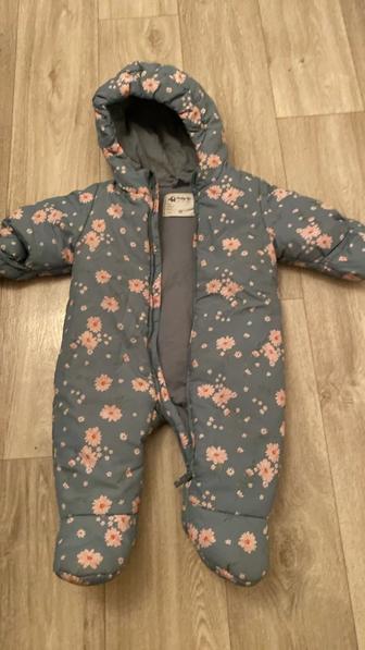 Продам зимний комбинезон на девочку