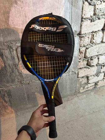 Теннисная ракетка
