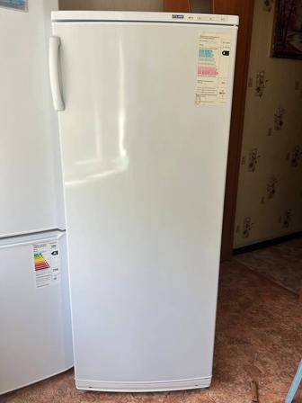 Срочно продам вертикальную морозильную камеру