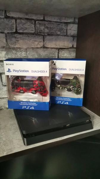 Продам игровую приставку PS4 SLIM