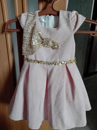 Продам платье на девочку два года