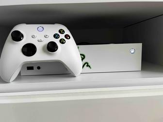 Xbox Series S в отличном состоянии