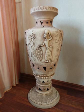 Продам напольную вазу