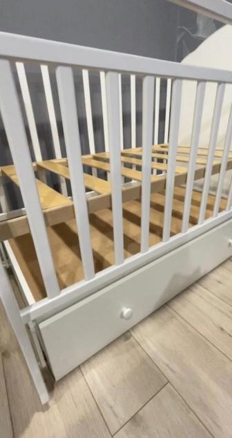 СРОЧНО Продам НОВЫЙ детский манеж-кровать, с маятниковым механизмом