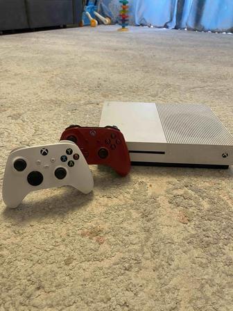 Xbox One S в хорошем состоянии