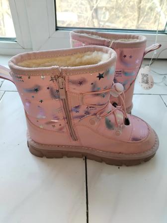 Отдам бесплатно зимние детские угги