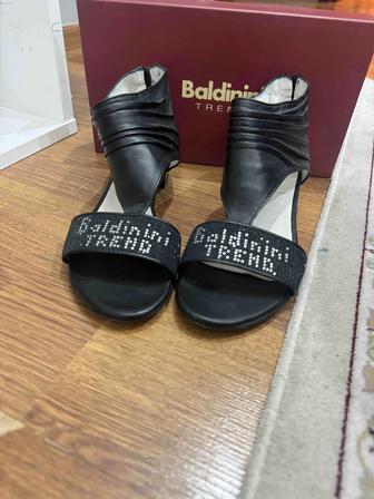 Черные кожаные босоножки от бренда Baldinini Trend