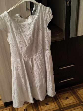 Продам платье на девочку. Цветом белое. Размер 44.