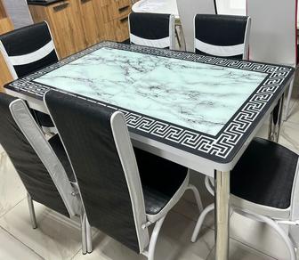 Продам стол кухонный и стулья