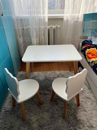 Детский стол с 2 стульями