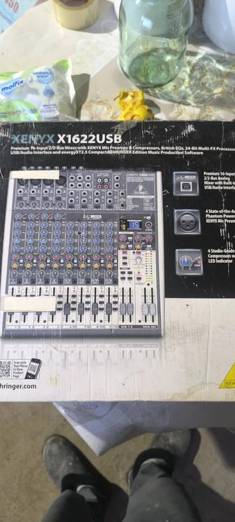 Микшерный пульт Behringer Xenyx X1622USB