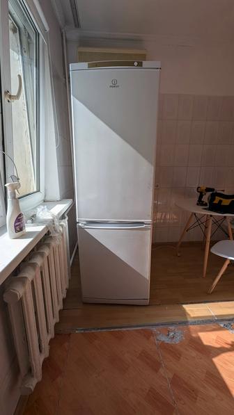 Холодильник indesit