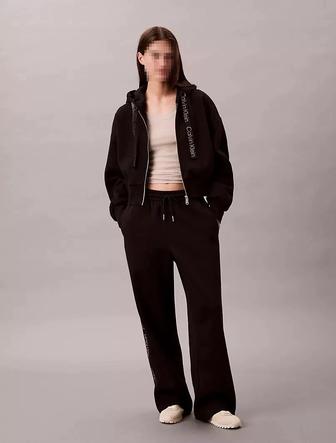 Продам спортивный костюм Calvin Klein