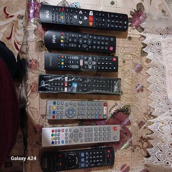 Продам пульты новые в арегинале самсунг и зарядка на ноутбук Леонова