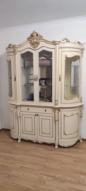 Продам срочно сервант для гостиной