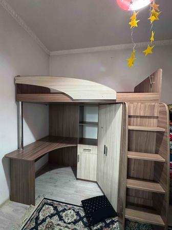 Двухъярусная кровать