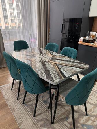 Стол и стулья