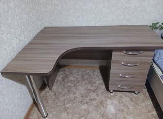 Письменный стол, школьный стол с выдвижными ящиками