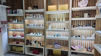 Продажа.Срочно!Витрина,рецепшен и бойлер.Только писать .Не звонить!