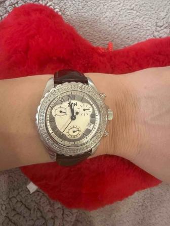 Продам часы с бриллиантами