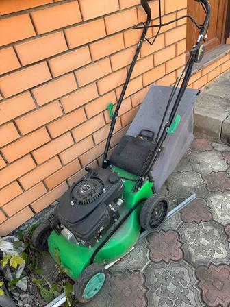 Продам газонокосилку