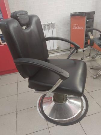 Продам парикмахерское кресло