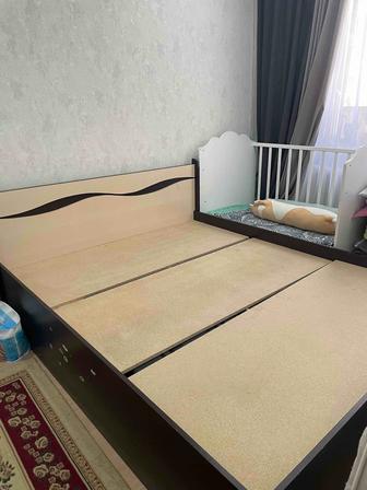 Продам двуспальную кровать