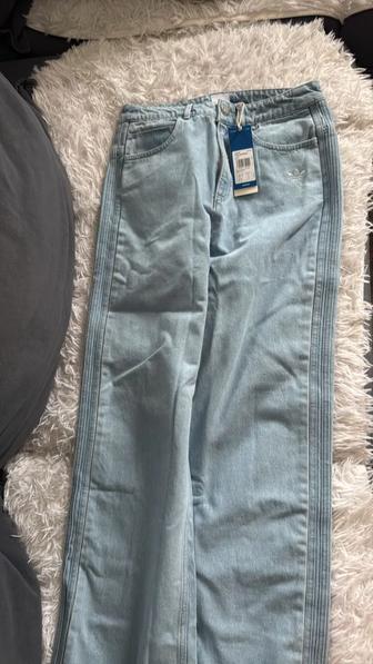 Продам джинсы адидас 44 размер