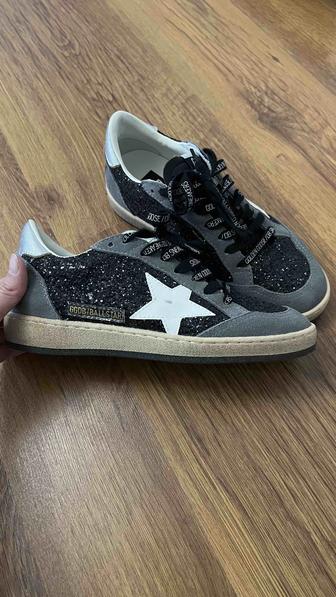Женские кроссовки golden goose
